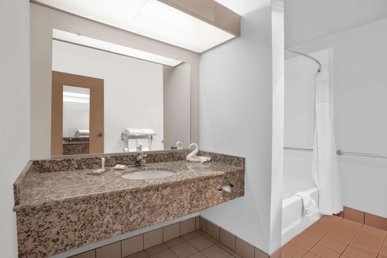 Hawthorn Suites By Wyndham Kent, Wa Dış mekan fotoğraf